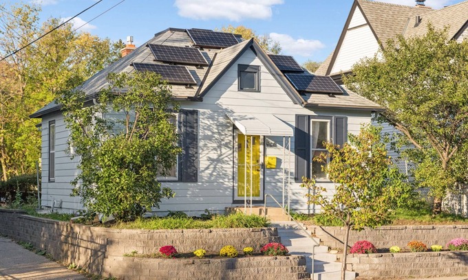 Whittier House | The Warm Hug House -Walkable and Oh-So-Cozy!