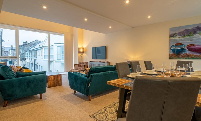 Kendal Apartment | The Warren - 4-bedroom town-centre duplex apartment