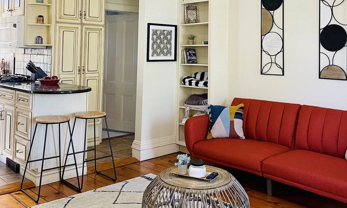 Warwick Apartment | The Warwick Hangout - In the Village, FREE PARKING
