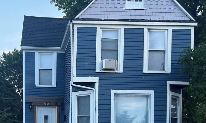 Port Huron House | The Water Street House: International Border, Fishing, Boating and Beaches