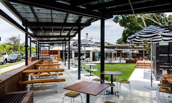 Wynnum Hotel | The Waterloo Bay Hotel