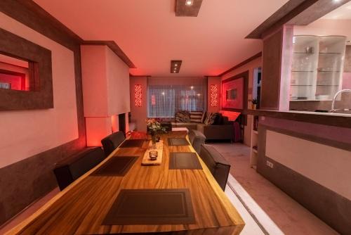 Zwanenburg Villa | The Waterside Designer Waterfront Oasis Spa & Sauna Terrace