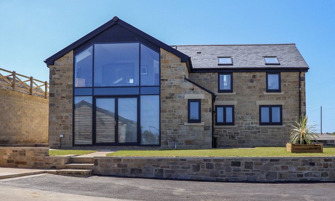 Amble House | THE WAVES, pet friendly, character holiday cottage in Amble