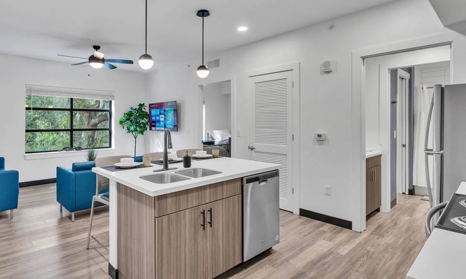 Zephyrhills West Condo | The Well @ SVB Modern Apt | Gym | Pickleball Facilities | VIP Amenities