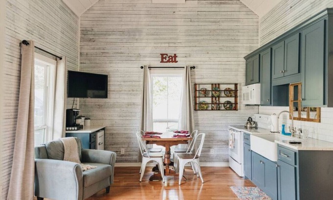 West House | The West Nest Cozy Cottage