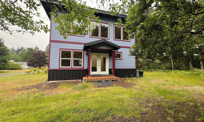 Westport Cabin | The Westport Pearl a quiet neighborhood, cozy, like bringing the outdoors in.