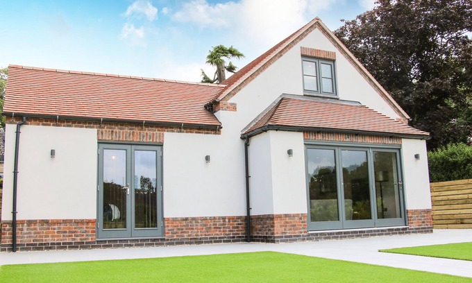 Much Wenlock Cottage | THE WHEATLANDS, family friendly, with a garden in Much Wenlock