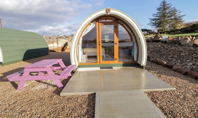 Burtonport Cottage | THE WHEELHOUSE POD NO. 9, romantic in Burtonport, County Donegal