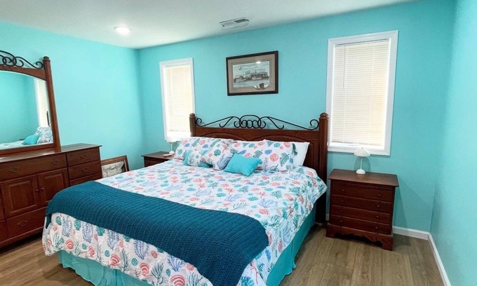 Chincoteague Cottage | The Whelk - Cozy, Pet-Friendly & Accessible Cottage in the Heart of Chincoteague