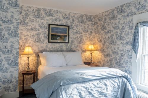Fryeburg Bed & Breakfast | The White Gables Inn