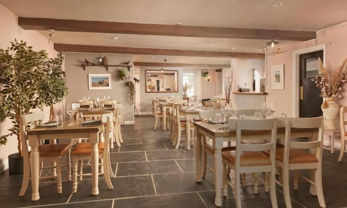 Modbury Hotel | The White Hart Hotel