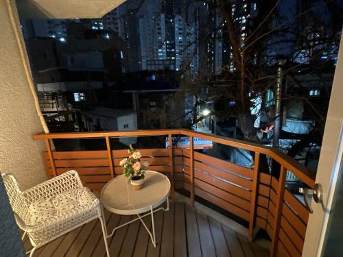 Daeheung-dong Apartment | The white house