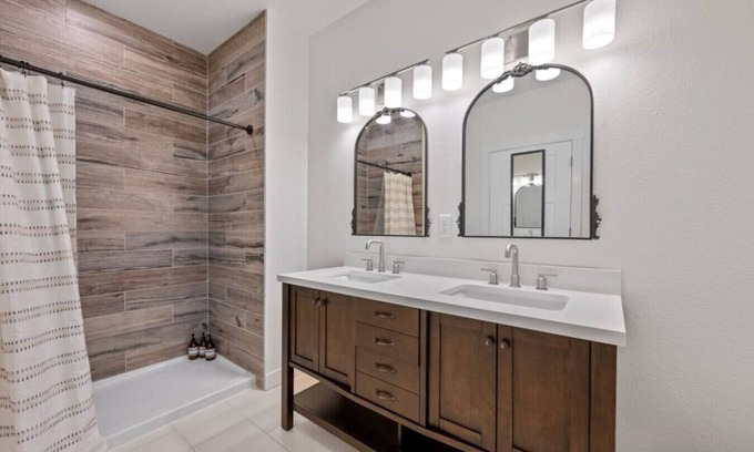 Spearfish House | The White House of Spearfish