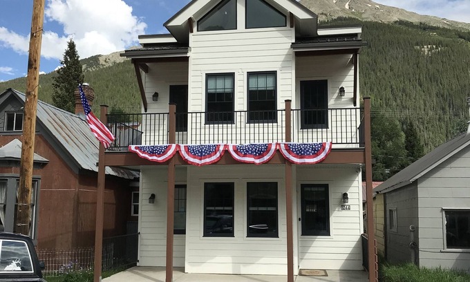 Silverton Apartment | The White House- Suite B Upstairs