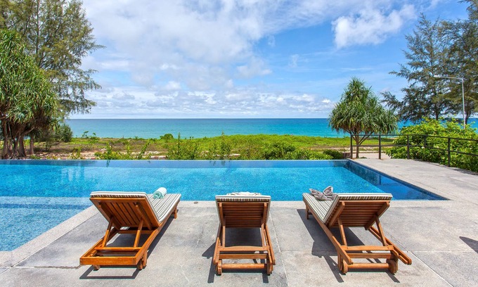 Mai Khao House | ⭐The White Pearl 5BR Modern Beachfront Pool Villa