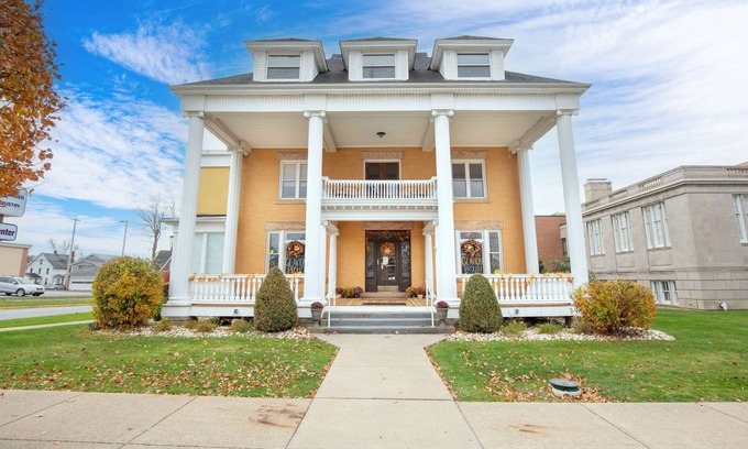Clarion House | The White Pillars