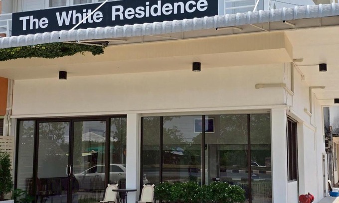 Chanthanimit Hotel | The White Residence