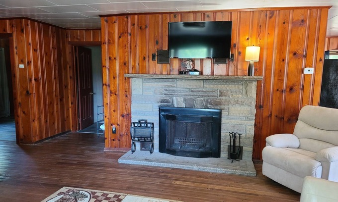Hillsboro Cabin | The White Stag