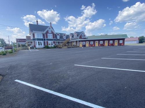 Lincoln Hotel | The Whitetail Inn and Suites- Lincoln