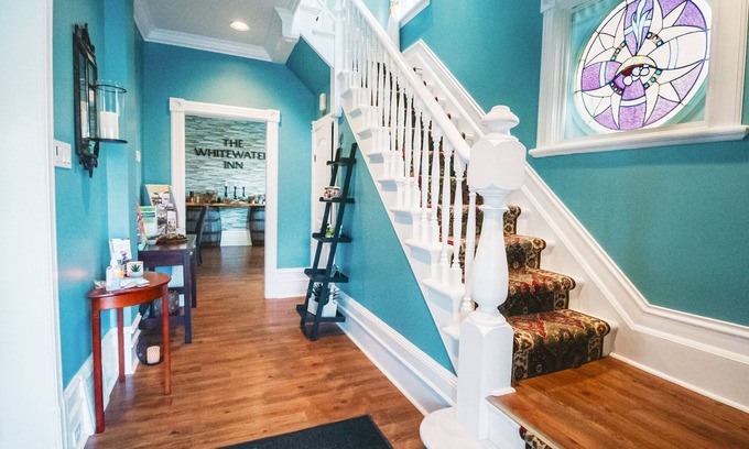 Whitewater Region Hotel | The Whitewater Inn