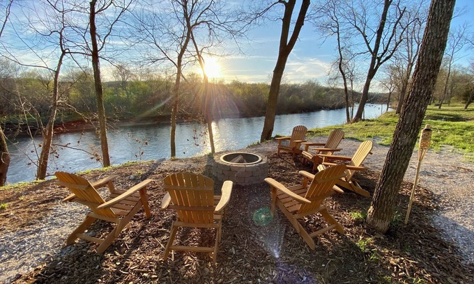 Noel Cabin | The Whole Property to Yourself - 3 Cozy Elk Riverfront Tiny Cabins at High Bank