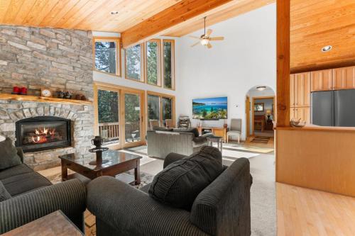 Tahoe Vista House | The Wildwood Lodge