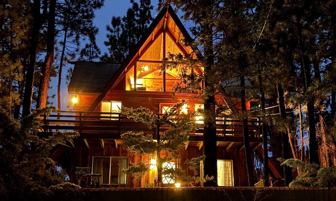 Big Bear City Cabin | The Wilkie Cabin ~ Calming home hideaway in the woods with fireplace, balcony, grill, & board games