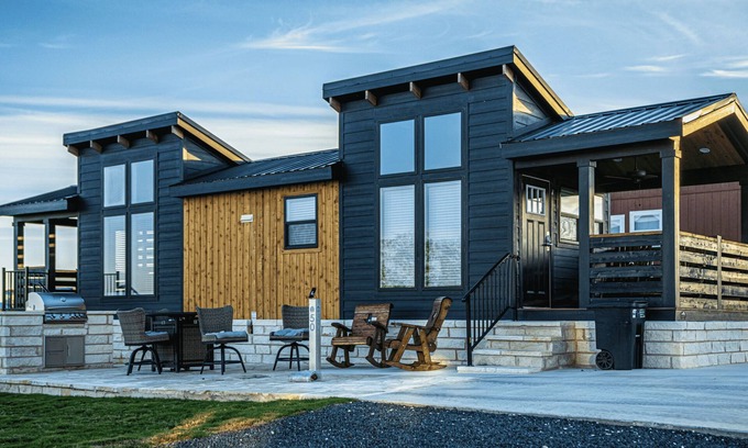 Fredericksburg Cottage | The Willie - 050