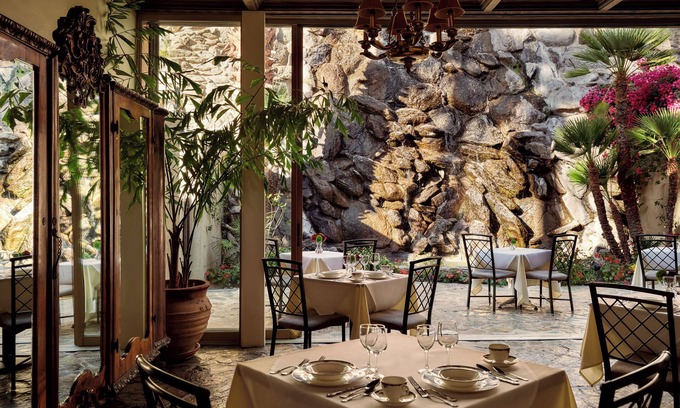 Downtown Palm Springs Bed & Breakfast | The Willows Palm Springs