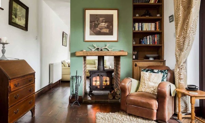 Christchurch House | The Willows - Woodland Cottage with Log Burner