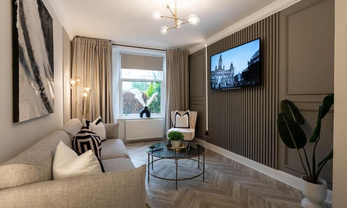 North West Apartment | The Wilton Suite - Your Private 5* Escape!