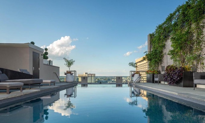 Logan Square Hotel | The Windsor Suites