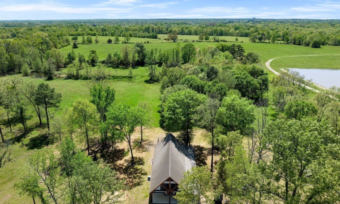 Golden House | The Wishing Well! Perfect couples getaway! Newly built cabin with pool!