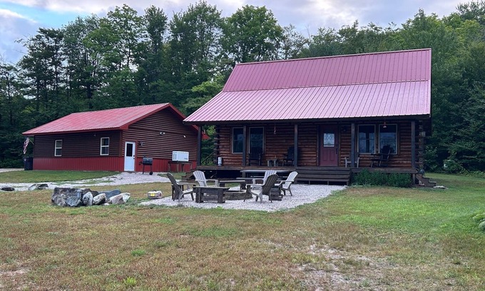 Little Lake Cabin | The Woodford - A quiet cabin on a beautiful secluded lake near Pictured Rocks!