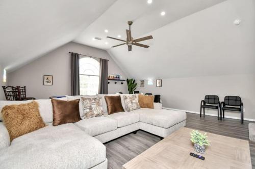 College Park House | The Woodlands Escape with Heated Pool and GameRoom