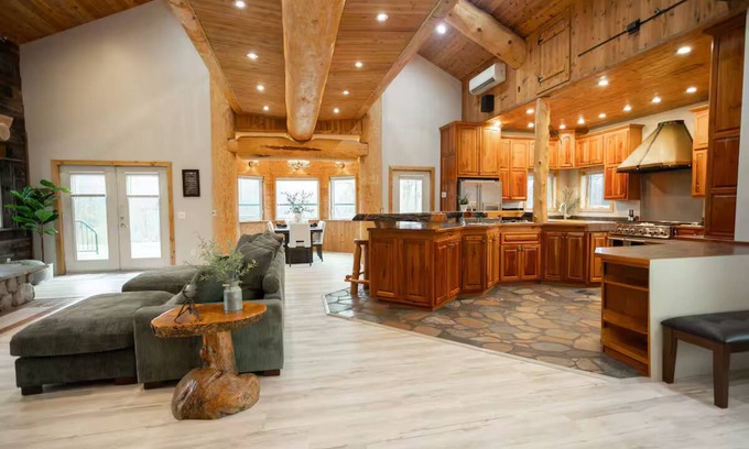 Mora House | The Woodlands Lodge
