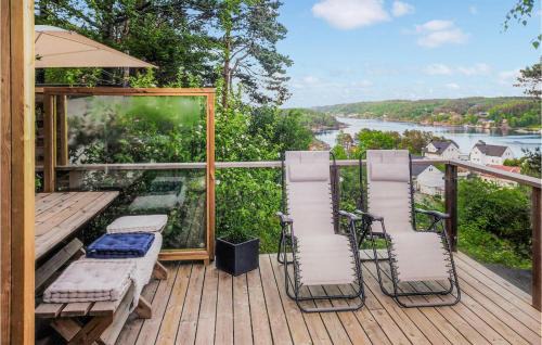 Arendal House | The Woodpecker Cottage Tree