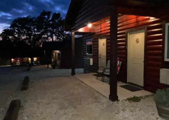 Kingston Hotel | The Woods Lodging