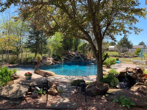 Edmond Villa | The Woods on Waterloo