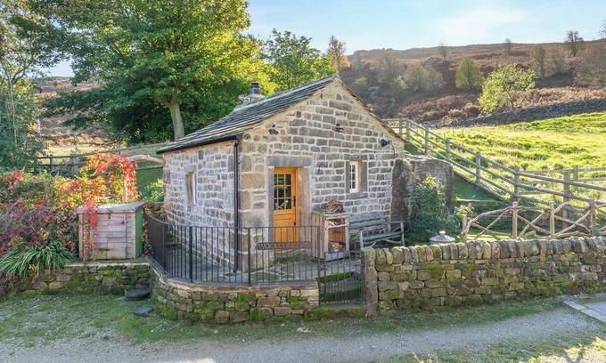 Ilkley Cottage | The Woolcombers is an idyllic and romantic retreat for two situated in Ilkley.