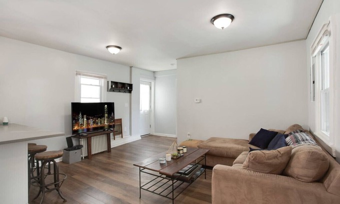 Ampere Apartment | The Wow on Willow Bloomfield