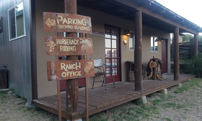 Oracle Resort | The Wrangler @C.O.D. Ranch! Perfect romantic spot for 2 w/views & hiking trails