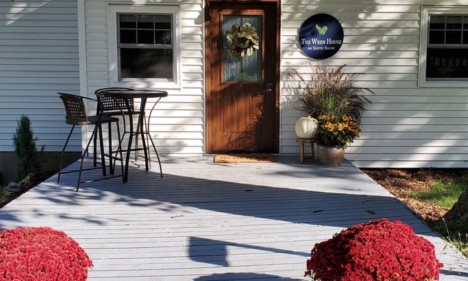 Clear Lake House | The Wren House- Close to beach, PM Park, Tiki Bar and Clear Lake State Park