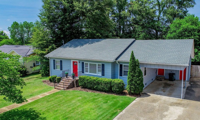 Forest Lake House | The Wright Spot - Book now for football season! Close to Campus!