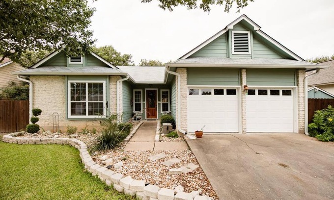 Cedar Park House | The Writer House! Office and King Bed