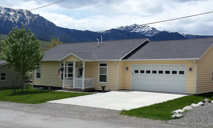 Gardiner House | The Yellow Cottage in Yellowstone