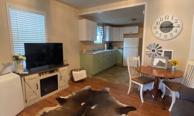 Miles City House | The yellow cottage