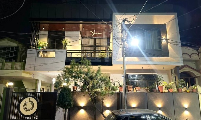 Jaipur Apartment | The Yellow Door: Friendly 5 Star 2200²ft Independent, Modern Cozy & Central Home