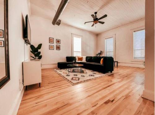 Waxahachie House | The Yellowrose