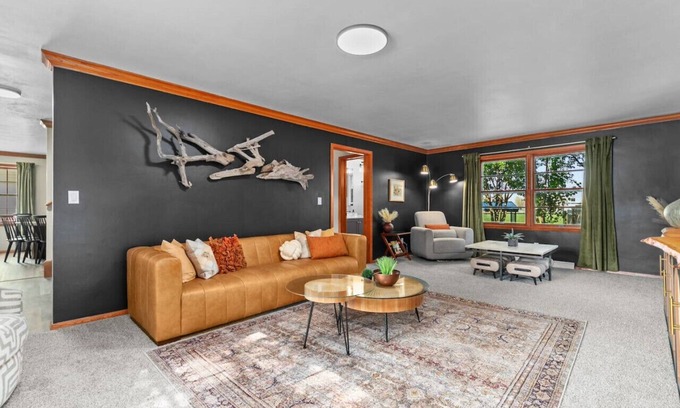 Appleton House | Theatre Room|Firepit|Grill|Pets!